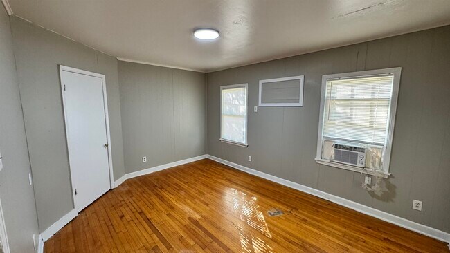 Building Photo - 1041 Isabelle St