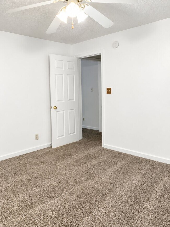 Building Photo - 2651 Derby Dr