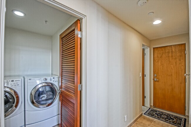 Building Photo - 308 Gull St