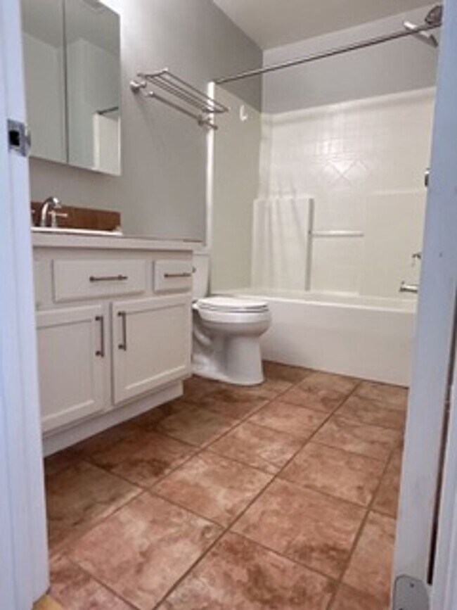 Building Photo - Spacious 4 bedroom Meridian Campus home wi...