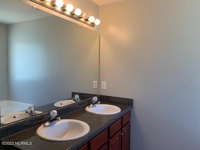 Building Photo - 862 Blue Bird Dr