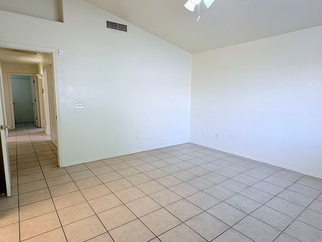 Building Photo - 3 bed/2 bath home on the north west side with garage and fenced yard