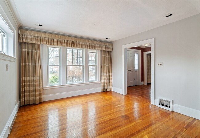 Building Photo - 110 Leonard St