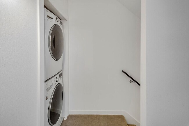 Building Photo - 1106 12th Ave