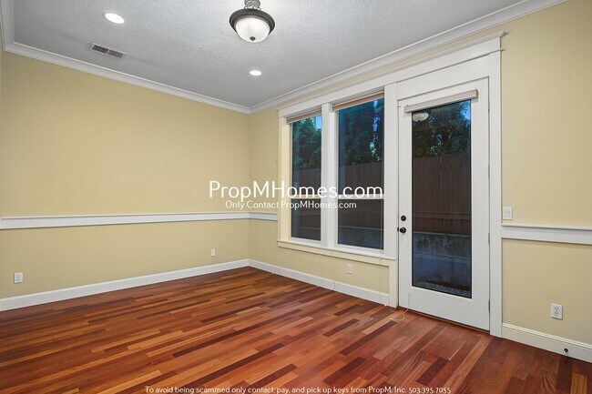 Building Photo - Beautiful Two Bedroom Townhouse In Humboldt - End Unit!
