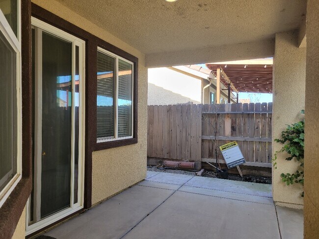 Building Photo - 1618 Oak St