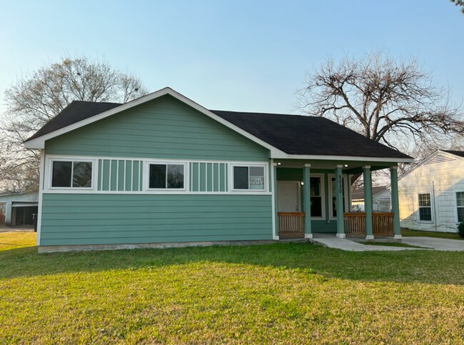 Building Photo - 5030 Marietta Ln