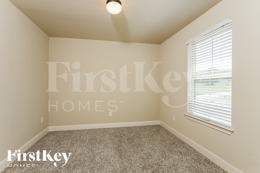 Building Photo - 4011 Anton Dr