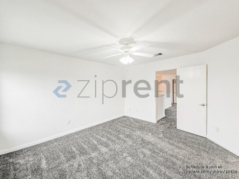 Building Photo - 5803 Viewpoint Dr