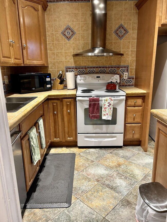 Building Photo - 12745 Westhampton Cir