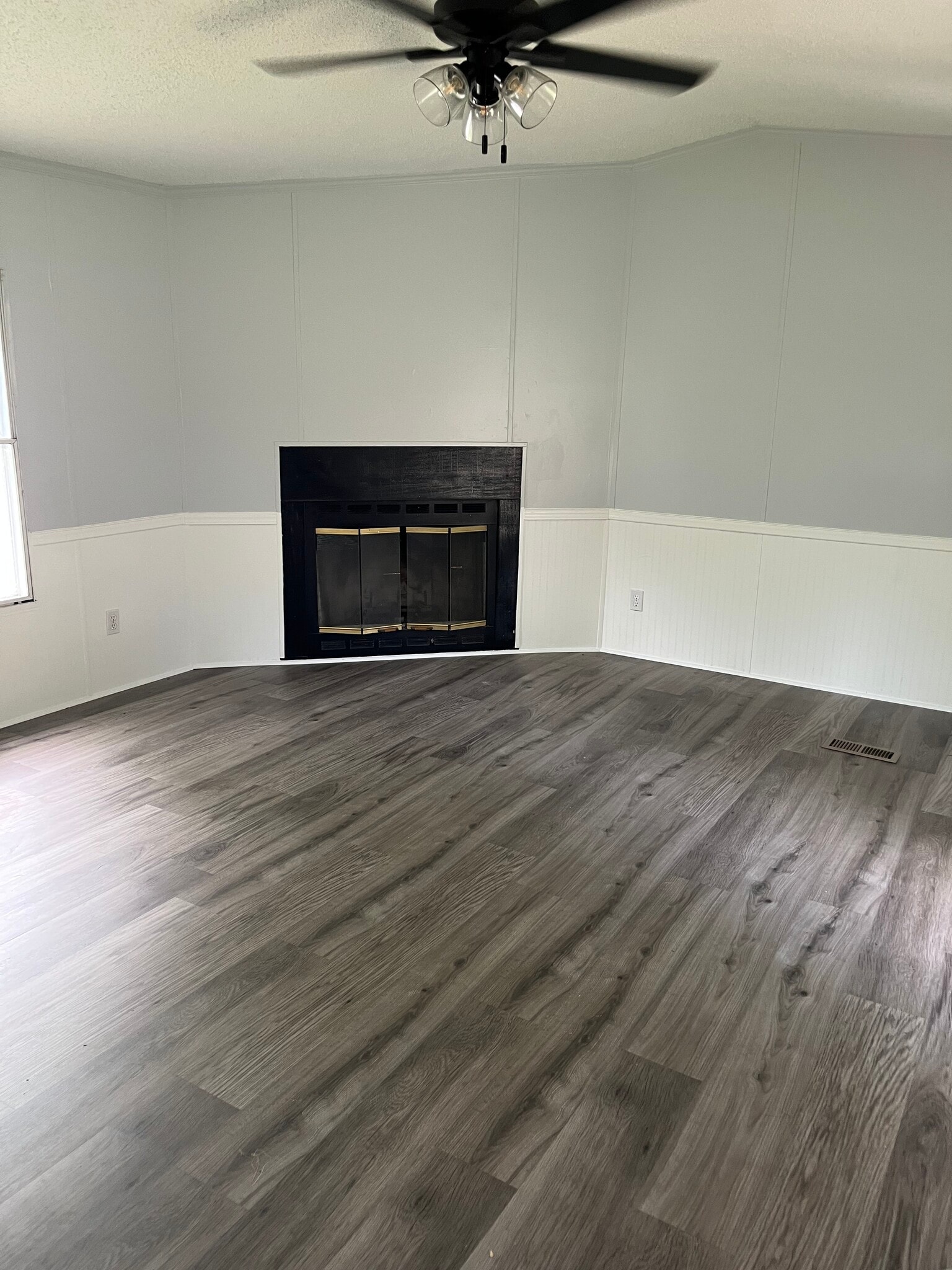 Living Room - 22811 Ford Rd