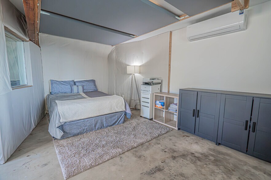 Building Photo - 35315 Glenwall St