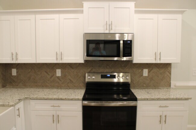 Building Photo - 921 Holbrook Dr