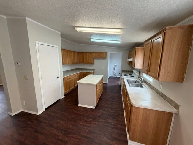 Building Photo - ***4 BEDROOM/2 BATHROOM IN DEWEY***