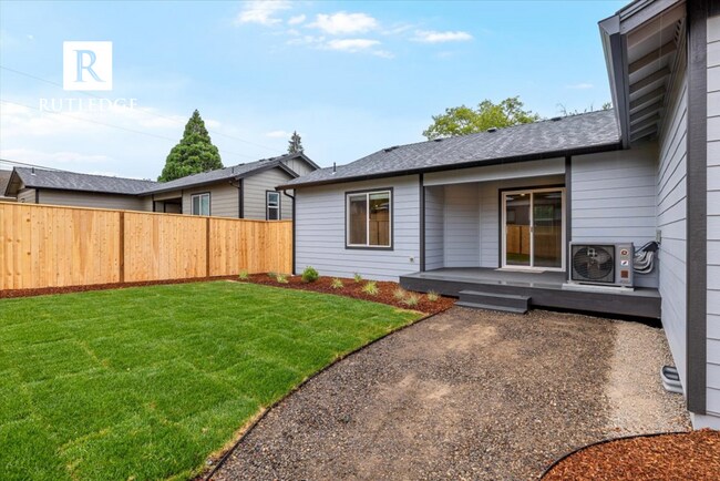 Building Photo - Newly Built 3 Bed/2 Bath Home in East Medford!
