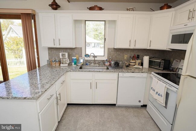 Building Photo - 39028 Bayview W