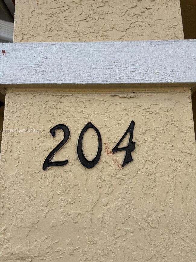 Building Photo - 204 Belmont Ln