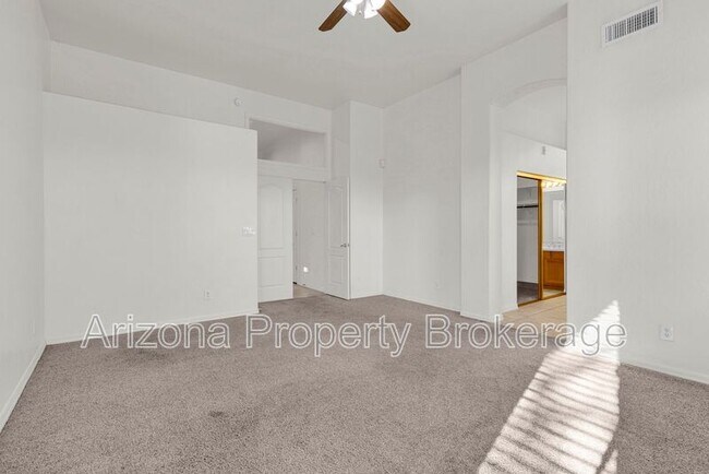 Building Photo - 1988 E Divot Dr