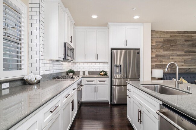 Building Photo - 833 Tranquility Cir