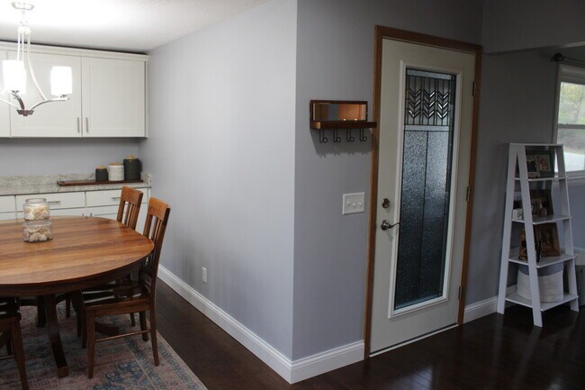 Building Photo - 5039 W Clayton Rd