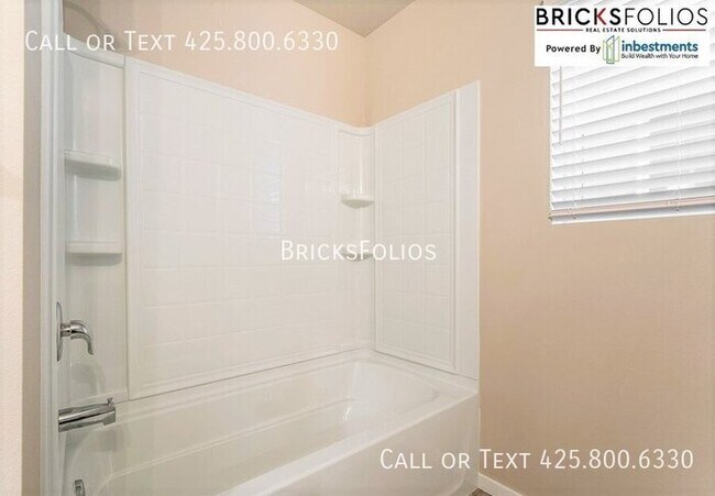 Building Photo - Move-In Ready Puyallup Home Near JBLM