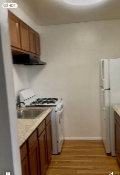 Building Photo - 558 Wilson Bridge Dr