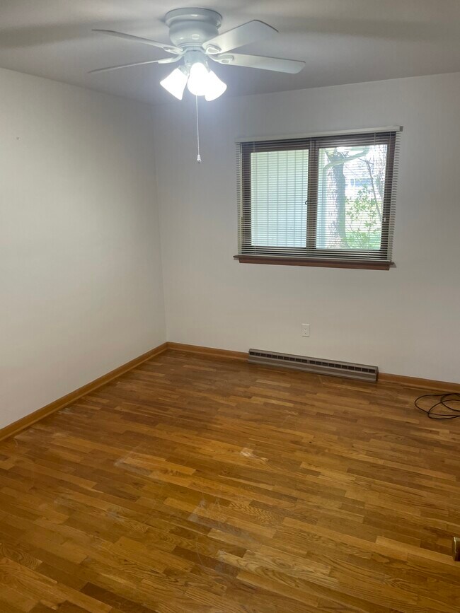 Building Photo - 4685 Mackinaw Rd