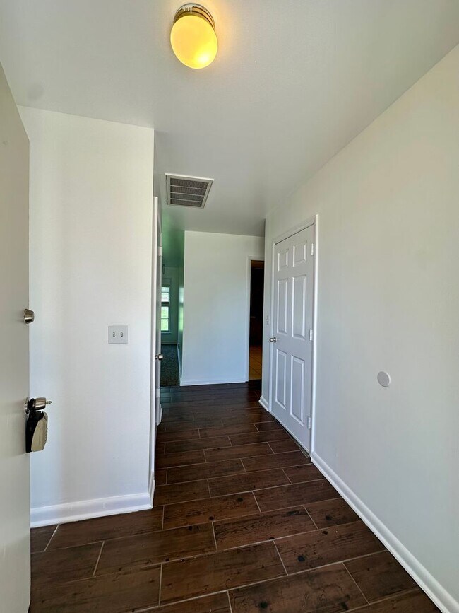 Building Photo - 3 BED 2 BATH-Longview Acres 2nd