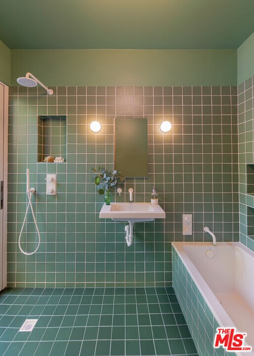 Building Photo - 5676 Hub St