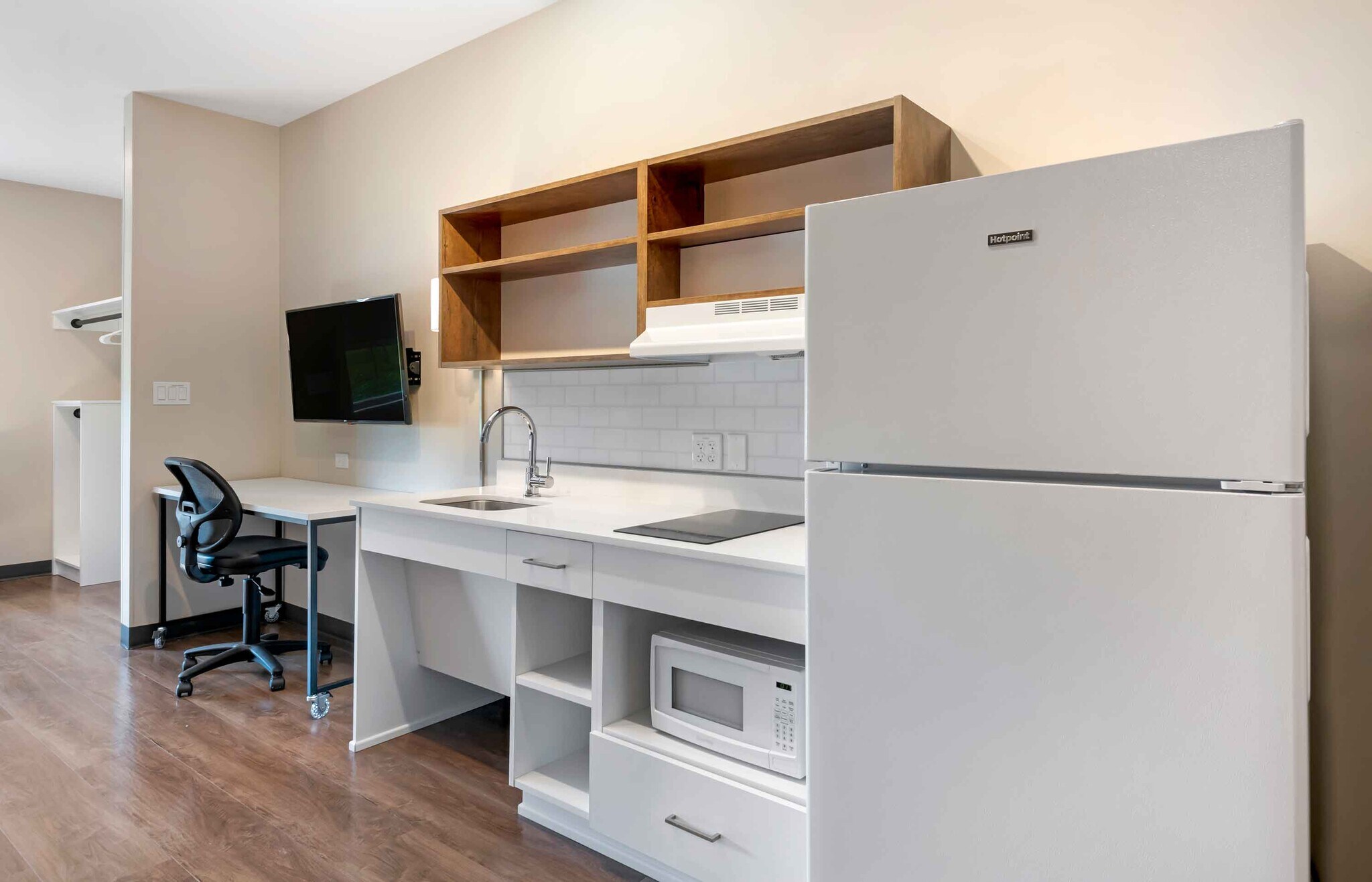 Building Photo - Furnished Studio-Seattle - Bellevue - Down...