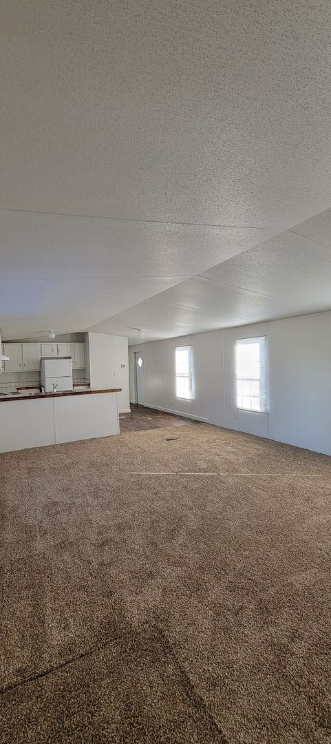 Building Photo - Ready to Move in