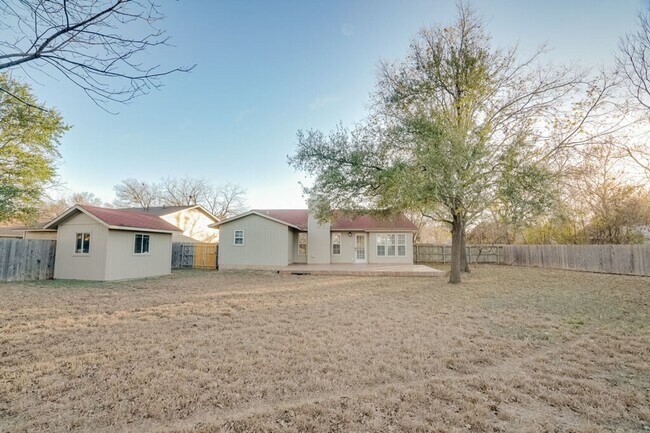 Building Photo - 5722 Shreveport Dr