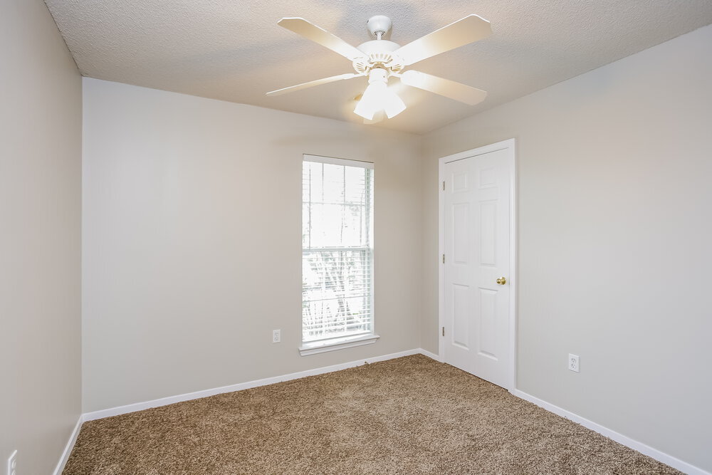 Building Photo - 10125 Oak Run Dr S