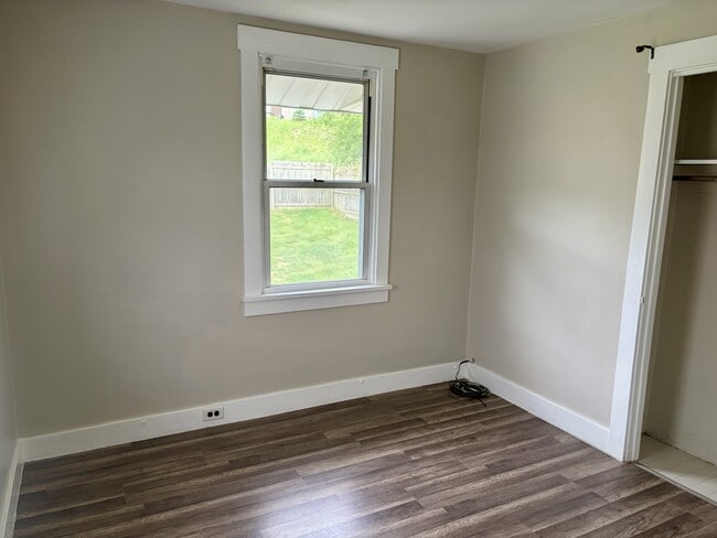 Building Photo - 2807 Homehurst Ave