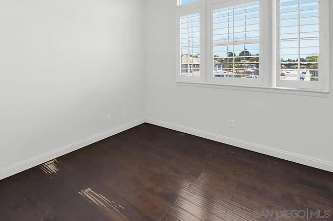 Building Photo - 561 Bayona Loop
