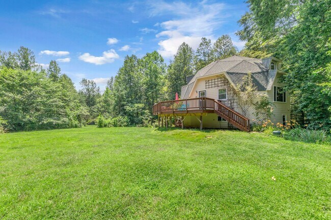 Building Photo - One-of-a-Kind 4 BR Retreat on Nearly 13 Pr...