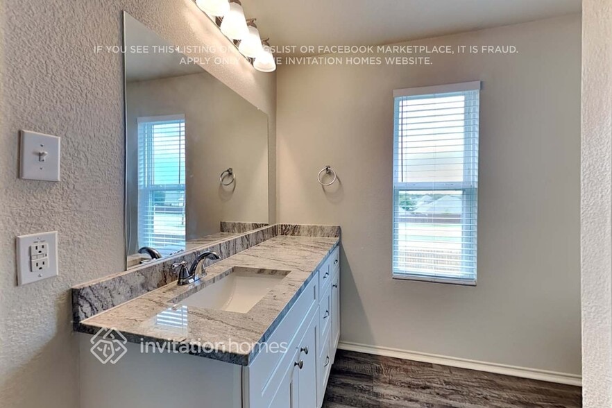 Building Photo - 2820 Englefield Green Dr