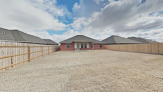 Building Photo - Very Nice 4 Bedroom 2 Bath Home in Mustang Schools