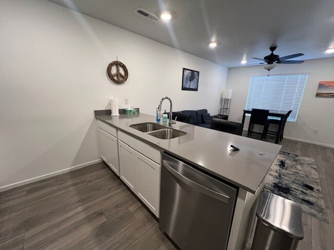 Building Photo - Long Valley Gem! $500 Move in Credit in December!