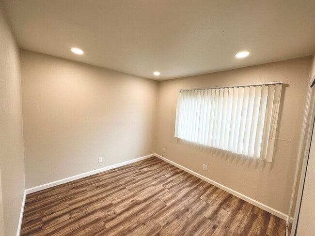 Building Photo - 9906 Buena Vista Dr