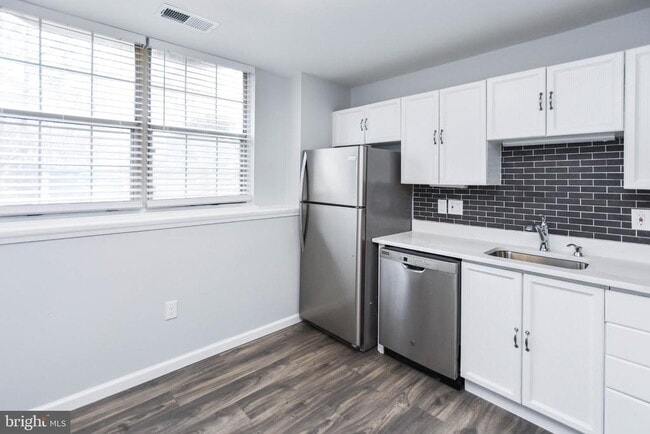 Building Photo - 7316 Cipriano Springs Dr