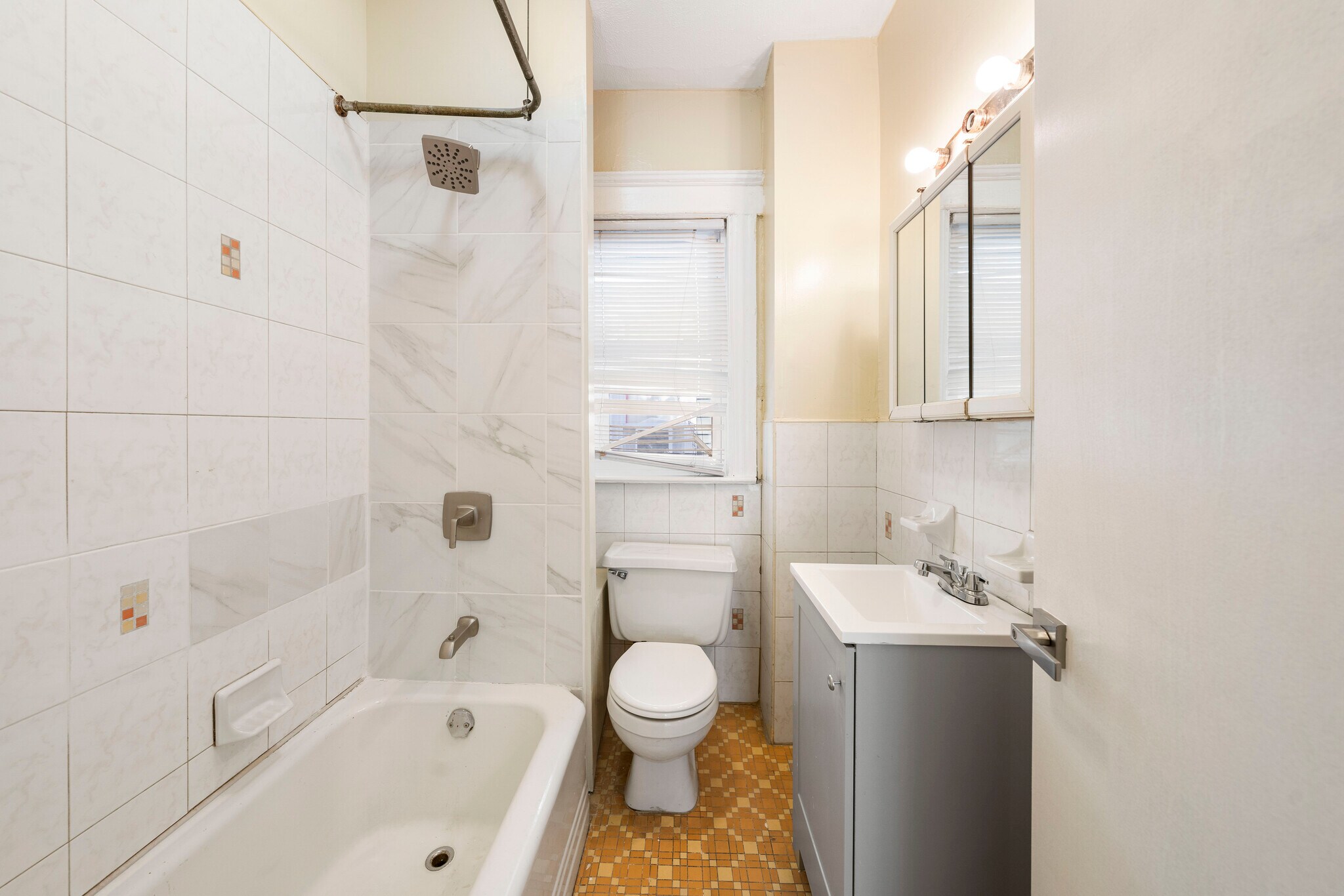 Bath Room - 69 Marion Ave