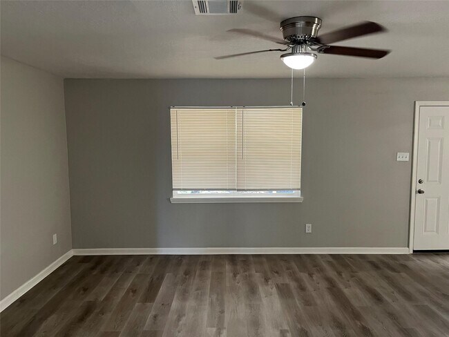 Building Photo - 2314 Pickerton Dr