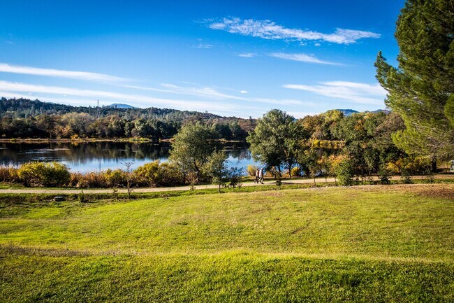 Building Photo - BEAUTIFUL 3 BEDROOM IN MARY LAKE