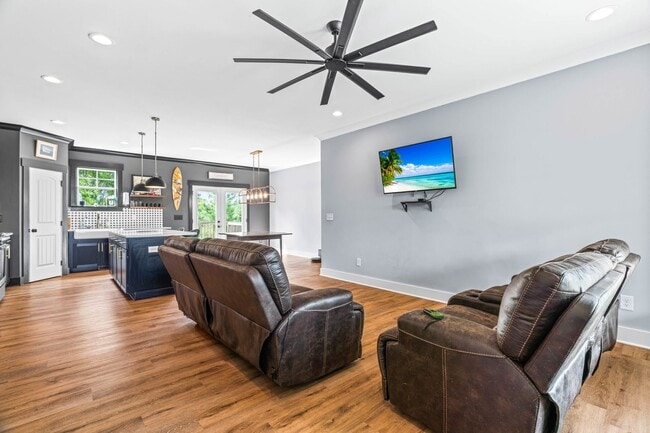 Building Photo - 3 Bedroom, 2 Bath Home on 6 Private Acres – $1,950/Month