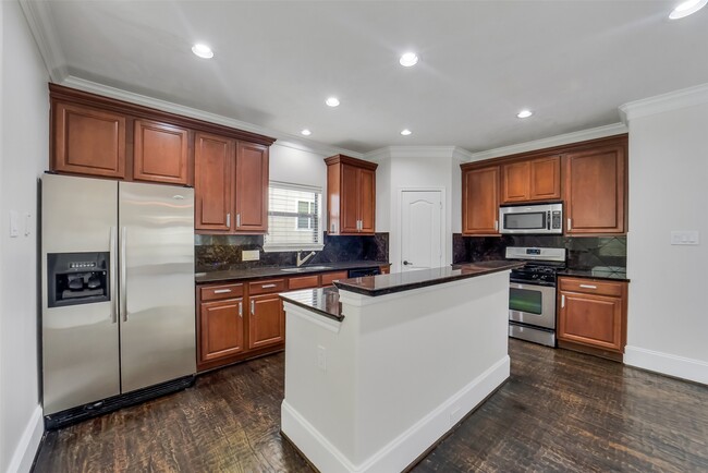 Building Photo - 1335 Studer St