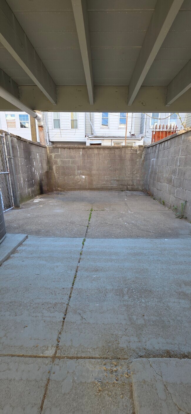 Building Photo - 700 N Streeper St