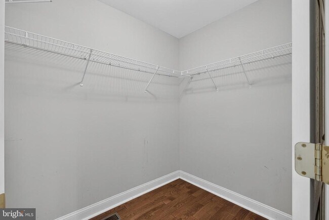 Building Photo - 16 Oak Leaf Ln