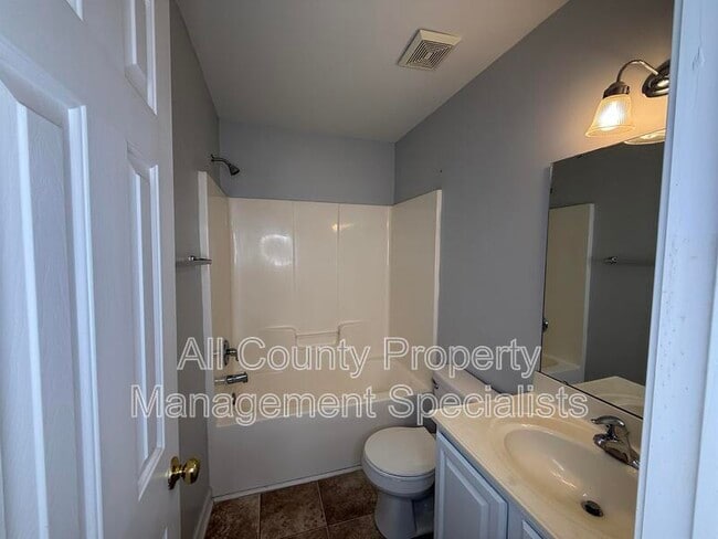 Building Photo - 179 Vermilion Dr.