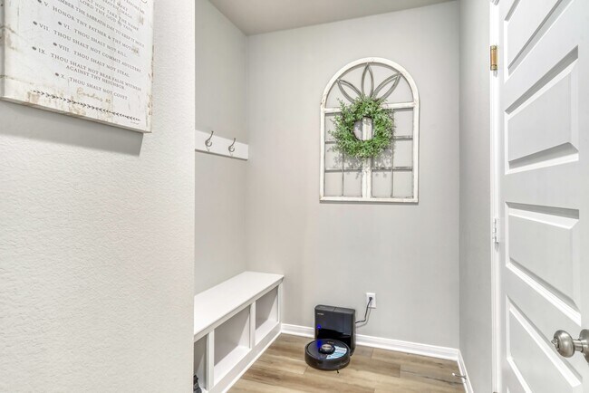 Building Photo - 15225 Still Water Mdw Lp